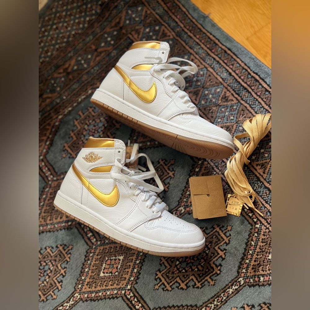 Women’s Air Jordan 1 Retro High OG Metallic